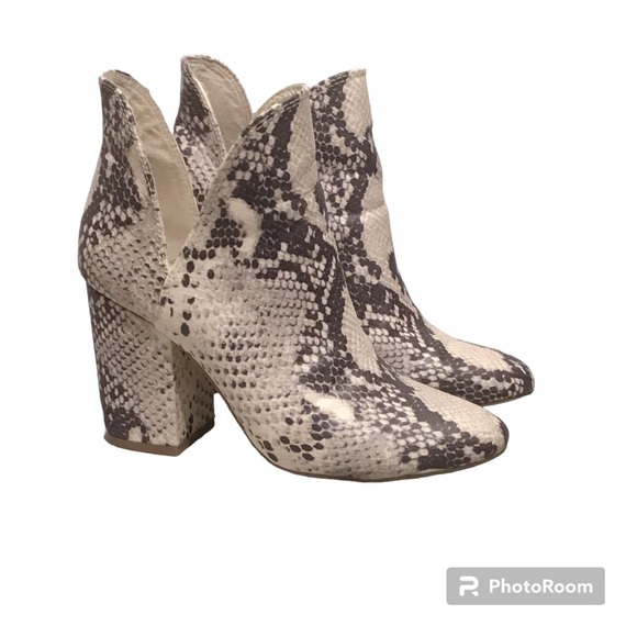 Steve Madden Shoes - Steve Madden Snakeskin Rookie Booties Size 5.5